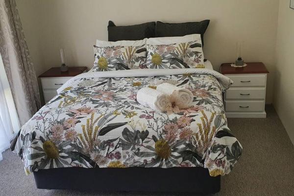 The photo shows the Beautiful Falcon Bay - B & B Accommodation located in the city of Falcon.