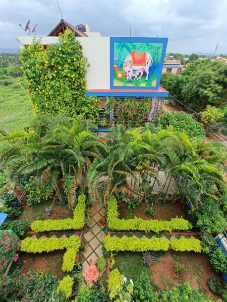 Na foto é possível ver o objeto Mango Tree Homestay localizado na cidade de Sandūr.
