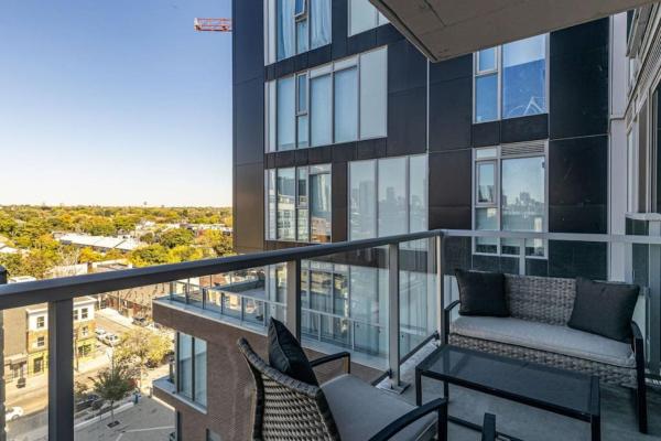 South Riverdale Suite with High speed WiFi and Balcony, Toronto