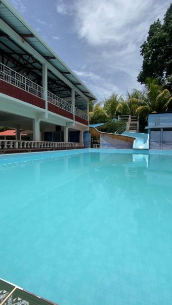 写真にはCatacamas市にあるHotel y Balneario Villa Paraísoが写っています。