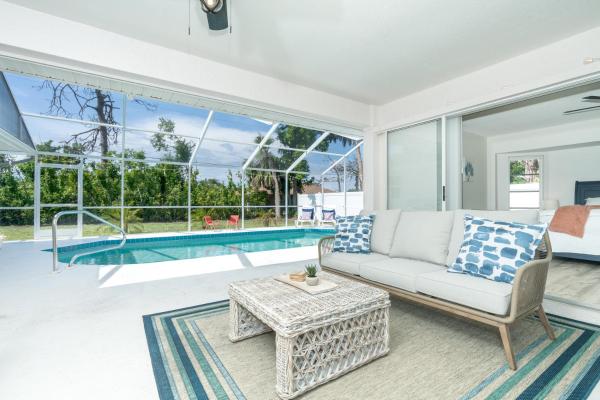 Beautiful Spacious Home! Close To Beaches - Heated Private Pool - Englewood, FL