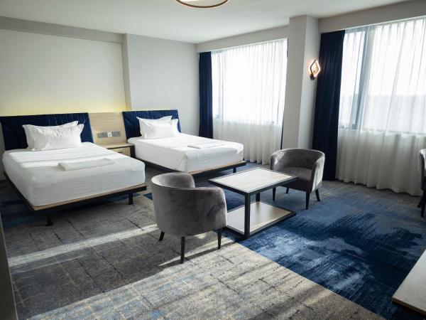 Na fotografii je vidět objekt Andijon International Hotel nacházející se ve městě Andijon.