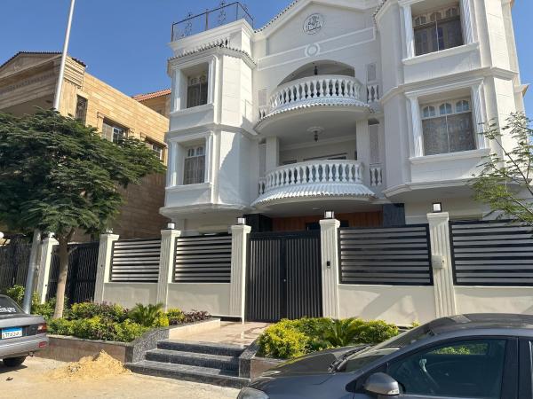 Nella foto è visibile l'oggetto زافيرو التجمع الاول للعائلات فقط families only- ممنوع لسكان القاهره situato nella città di Il Cairo.