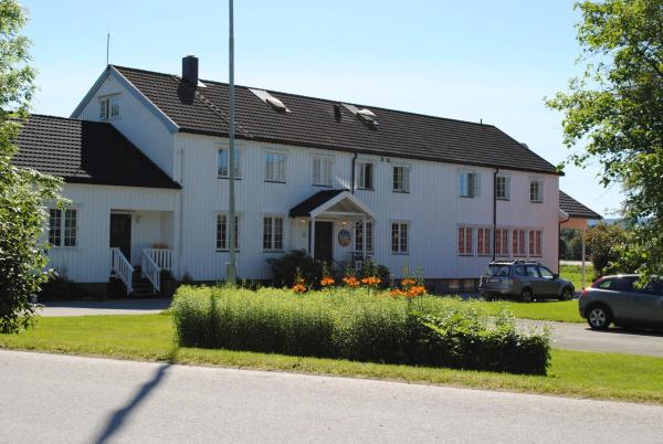 На фото показан объект Grong Gård Guesthouse, расположенный в городе Уверхалла.