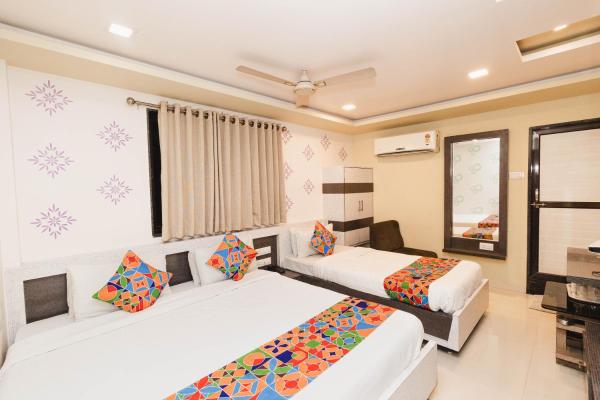 A la foto es mostra l'objecte Hotel Amber Railway station situat a la ciutat de Vadodara.