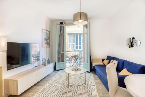 #44 1 BDR Flat Cap AC balcony 5mins walk to beach, Nizza