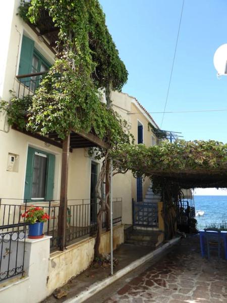 A la foto es mostra l'objecte Pinelopi Holiday House situat a la ciutat de Melínta.