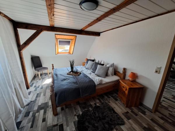 A la foto es mostra l'objecte Ferienwohnung Feldblick situat a la ciutat de Saal.