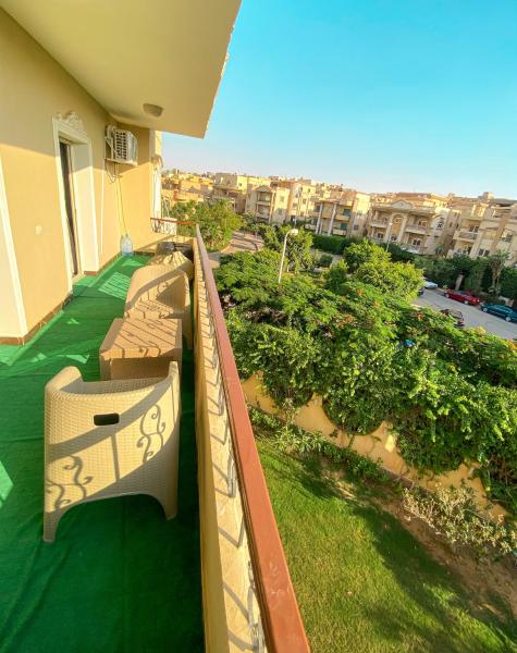Nella foto è visibile l'oggetto 3BD Apartment in a family house with garden view situato nella città di Il Cairo.