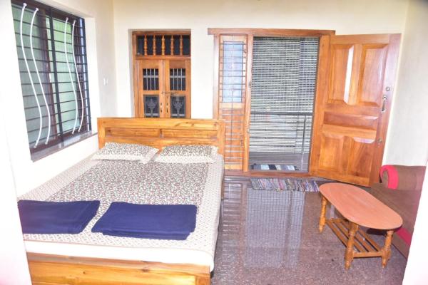 A la foto es mostra l'objecte Devatha Homestay, Guest House, Hotel,Dharmasthala-2 situat a la ciutat de Guruvayanakere.
