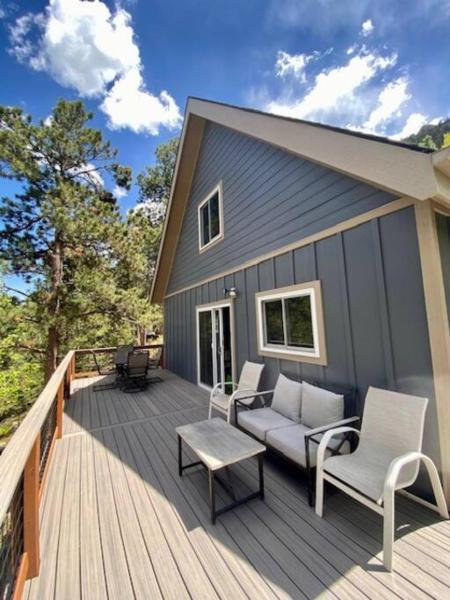 The photo shows the Your own Base Camp for your mountain adventures located in the city of Green Mountain Falls.