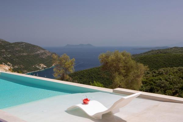 Na foto é possível ver o objeto Armante Supreme Villas-Villa Ismini localizado na cidade de Fternón.