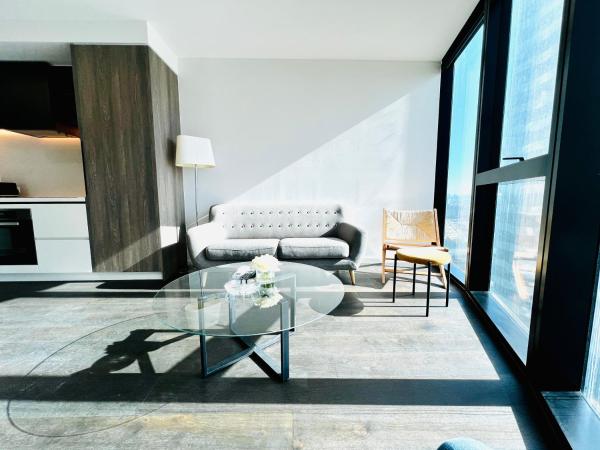 A la foto es mostra l'objecte Luxury Indoor Pool, Jacuzzi, Sauna and Steam situat a la ciutat de Melbourne.
