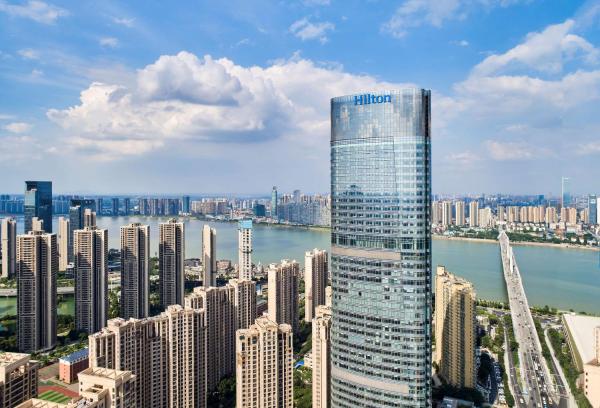 照片显示了位于Changsha市的Hilton Changsha Riverside物件。
