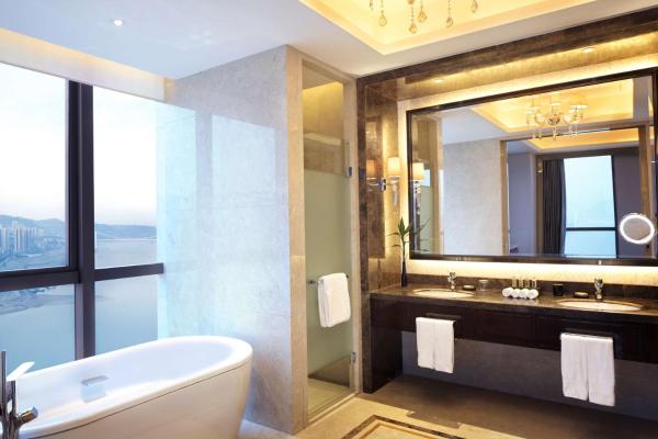 Chambre Lit King-Size Exécutive — 40 m² - DoubleTree by Hilton Chongqing Wanzhou