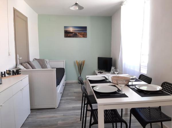 На фото показан объект AptCityStay, расположенный в городе Апт.