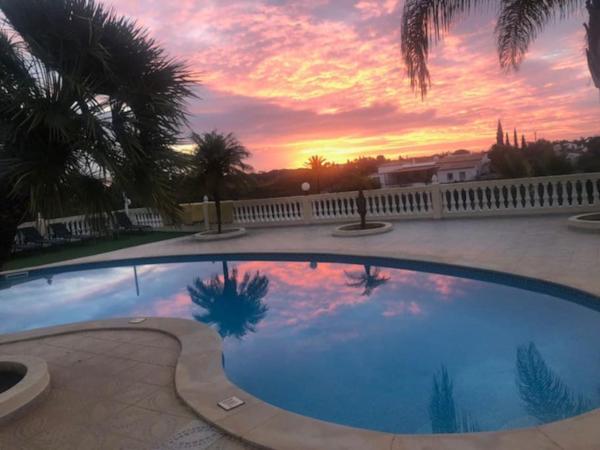 A la foto es mostra l'objecte Villa Paraiso situat a la ciutat de Lagoa.