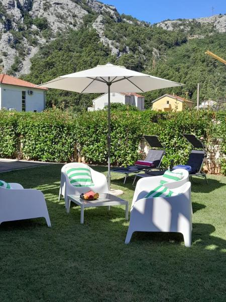 På billedet ses objektet Apartment Emmi beliggende i byen Omiš.