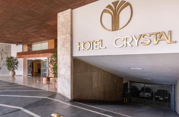 写真にはロンドリーナ市にあるHotel Crystalが写っています。