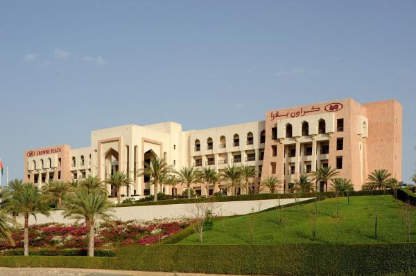 Na foto é possível ver o objeto Crowne Plaza Sohar by IHG localizado na cidade de Falaj al Qabāʼil.