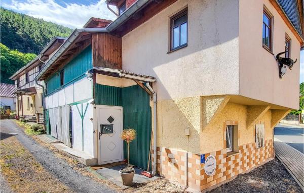 På billedet ses objektet Gorgeous Home In Saalfeld With Sauna beliggende i byen Saalfeld.