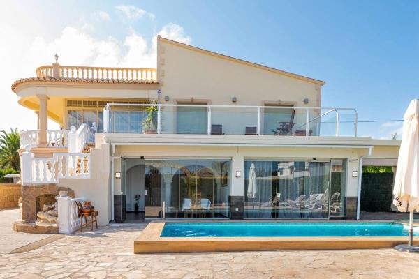 A la foto es mostra l'objecte Villa Constantinos Calpe cerca de la playa situat a la ciutat de Calp.