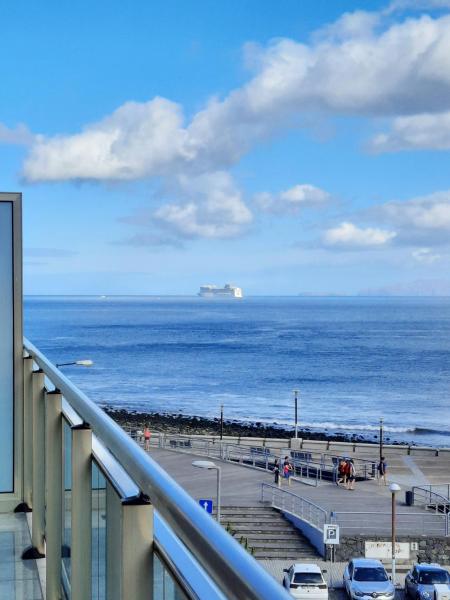 A la foto es mostra l'objecte Sunny Beach Machico Apartment by HR Madeira situat a la ciutat de Machico.