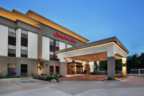 A la foto es mostra l'objecte Hampton Inn Shawnee situat a la ciutat de Shawnee.
