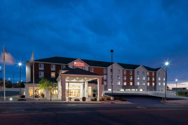 Na fotografii je vidět objekt Hilton Garden Inn Albuquerque Airport nacházející se ve městě Albuquerque.