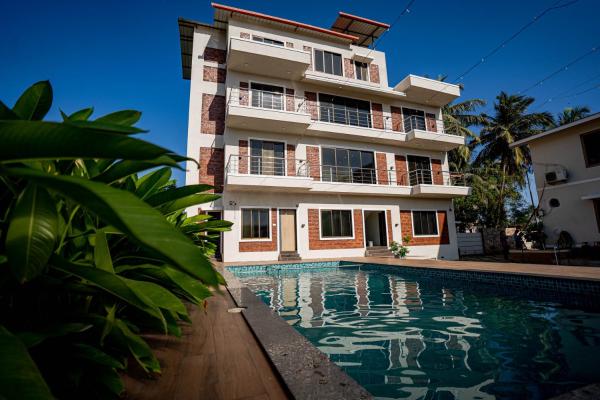 Lotus The Lake View Resort - アリバグ