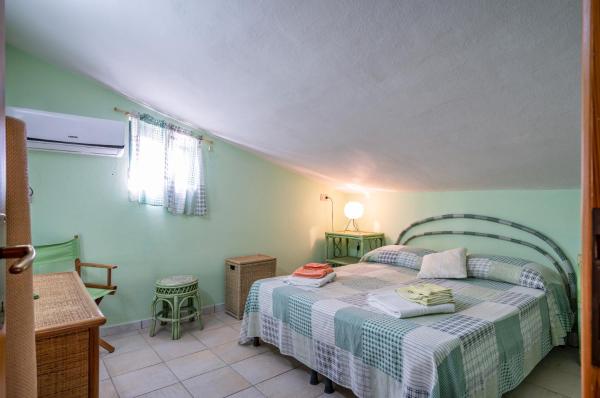 A la foto es mostra l'objecte Torre di Calasetta Cozy Apartment situat a la ciutat de Calasetta.