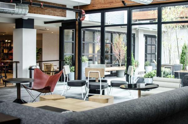 A la foto es mostra l'objecte Freepoint Hotel Cambridge, Tapestry Collection by Hilton situat a la ciutat de Arlington.