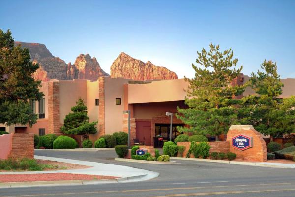 A la foto es mostra l'objecte Hampton Inn Sedona situat a la ciutat de Sedona.