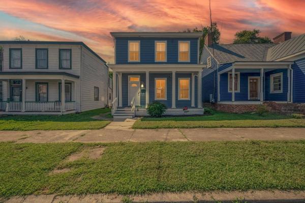 West High 3BR Private Backyard Petersburg Gem
