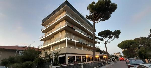 写真にはチェルヴィア市にあるHotel Marbellaが写っています。