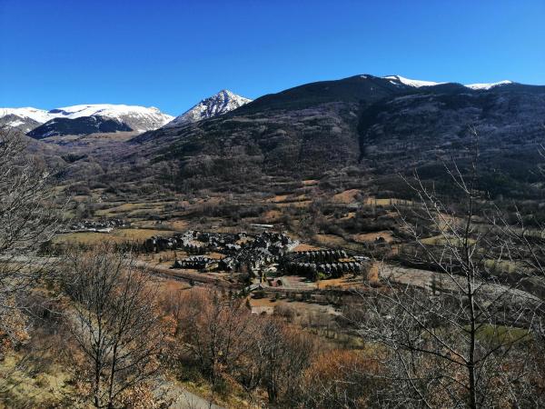 Na zdjęciu widoczny jest obiekt Apartamento con jardín en Linsoles położony w mieście Anciles.