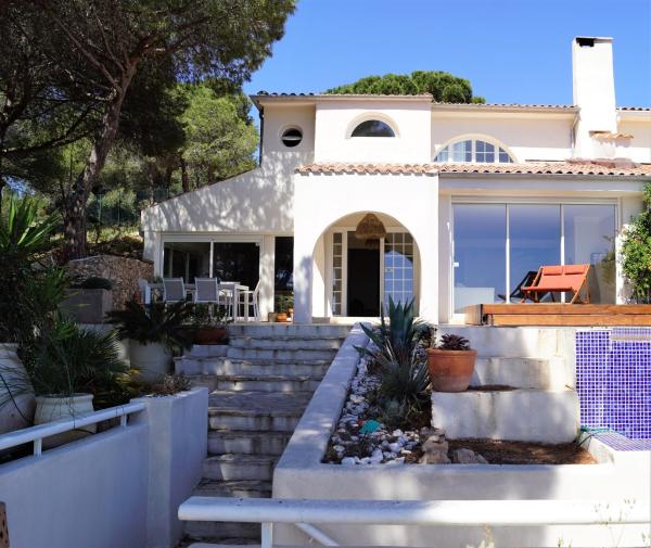 Na fotografii je vidět objekt Casa des Pins - Villa d’exception à Sète nacházející se ve městě Sète.