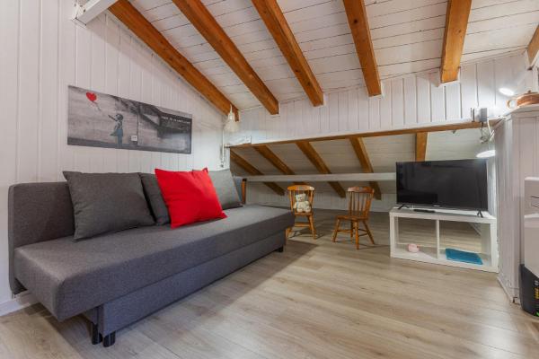 Aposa Little House, Boloňa