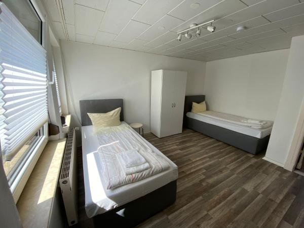 A la foto es mostra l'objecte Zentrale und ruhige Monteurwohnung mit 2 Schlafzimmern in der Nähe des FEK situat a la ciutat de Boostedt.