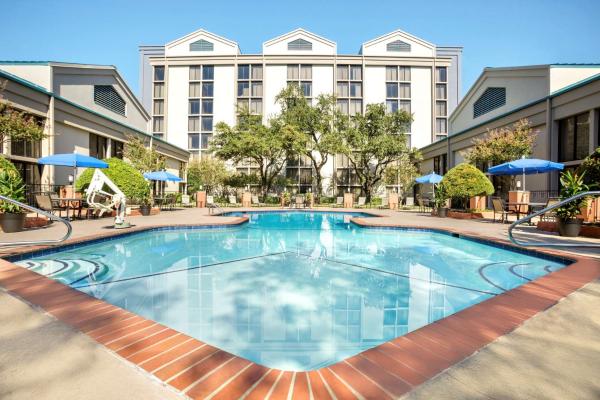 På billedet ses objektet DoubleTree by Hilton DFW Airport North beliggende i byen Irving.