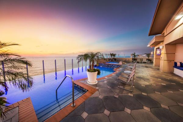 A la foto es mostra l'objecte Hilton Virginia Beach Oceanfront situat a la ciutat de Virginia Beach.