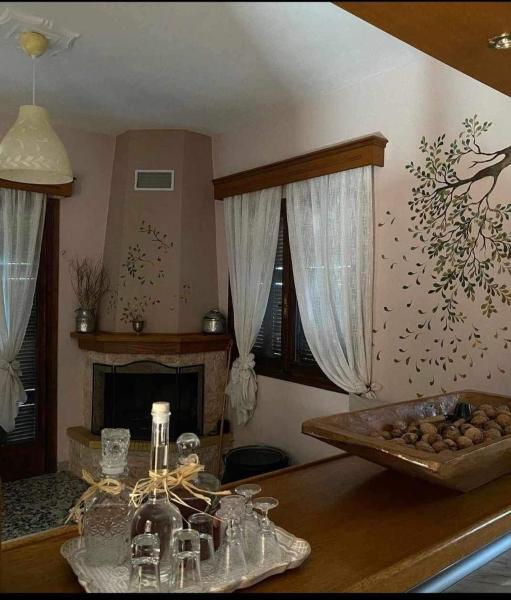 Na zdjęciu widoczny jest obiekt Άγρια Λούλουδα Κατοικία Ευτυχία położony w mieście Timfristós.