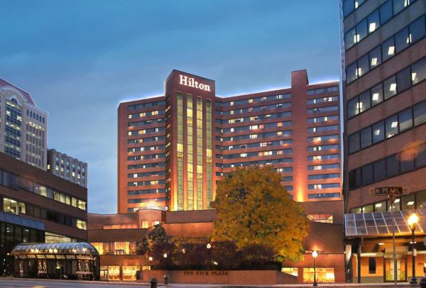 A la foto es mostra l'objecte Hilton Albany situat a la ciutat de Albany.