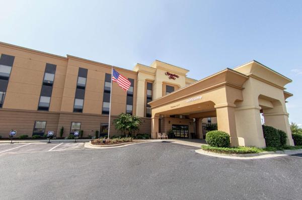 A la foto es mostra l'objecte Hampton Inn Winfield situat a la ciutat de Hamilton.