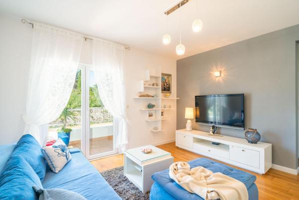 A la foto es mostra l'objecte Sea Salt situat a la ciutat de Čibača.