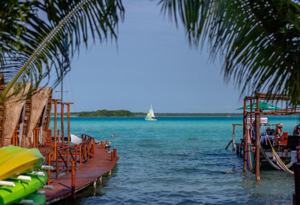 På billedet ses objektet El Búho Lagoon Bacalar beliggende i byen Bacalar.