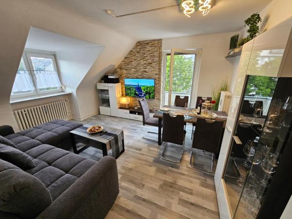 A la foto es mostra l'objecte Exklusives und helles Dachgeschoss-Apartment No 3 im Zentrum von Kassel, schnelles 1Gbit Internet, Geschirrspüler, Boxspringbetten situat a la ciutat de Kassel.