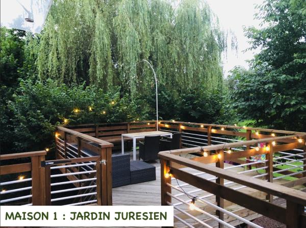 Na fotografii je vidět objekt Jardin Juresien Maisons - spa jacuzzi en option nacházející se ve městě Juré.