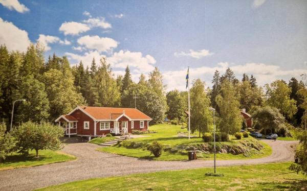 På billedet ses objektet Lantlig villa utanför Uppsala beliggende i byen Almunge.