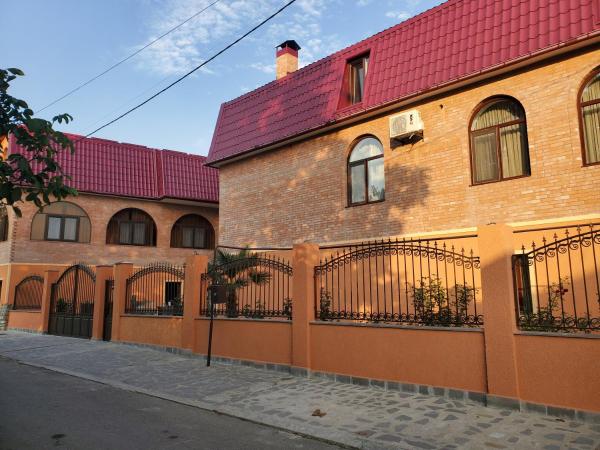 Na zdjęciu widoczny jest obiekt Gogi's Paradise Guesthouse położony w mieście Zemo Alvani.